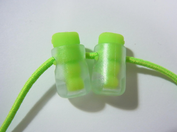 ネオンカラー 蛍光色 グリーン系5点セット 両折バイアステープ、スピンドル、ストレッチコード、コードストッパー、ボタン 8枚目の画像