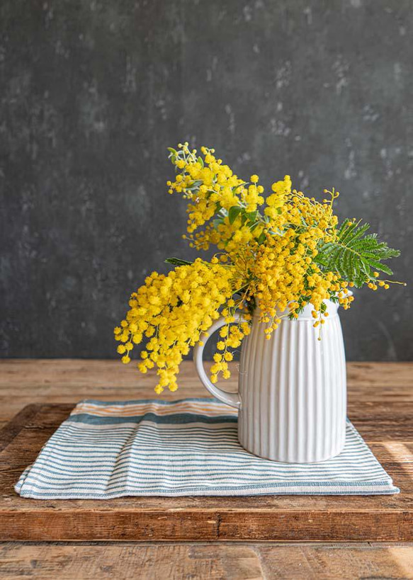 【花瓶&フレッシュミモザ】陶器マグとフレッシュミモザの花束をセットでお届け！ キッチンクロスセット  高さ35cm 4枚目の画像