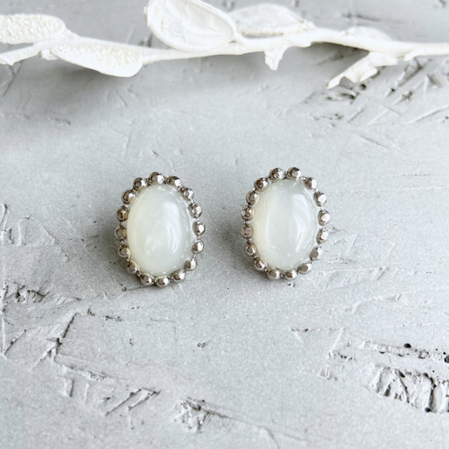 ホワイトオパールピアス・カボションカット6㎜ ピアス（スタッド