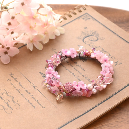 シュシュ  ヘアゴム  ビーズ  淡桜 シュシュ ヘアゴム ビーズ 淡桜