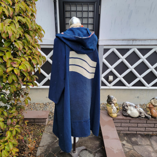 着物リメイク 手作り 藍無地、旗、背中に半纏に刺し子した布 フード