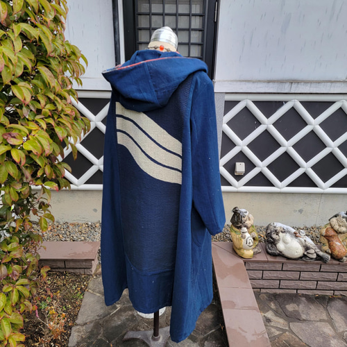 着物リメイク 手作り 藍無地、旗、背中に半纏に刺し子した布 フード