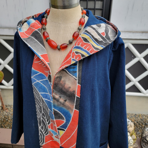 着物リメイク 手作り 藍無地、旗、背中に半纏に刺し子した布 フード