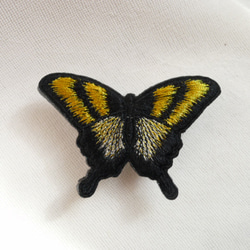 金銀黒の揚羽蝶刺繍帯留め 2枚目の画像