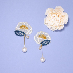 オーガンジー刺繍❁和風花の耳飾り～白椿～❁ 4枚目の画像