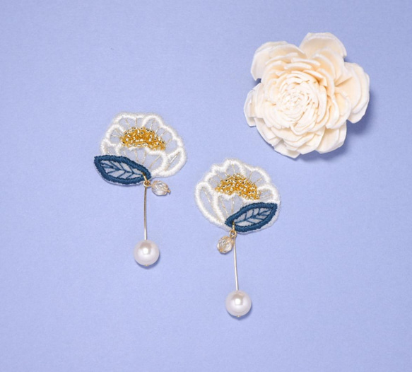 オーガンジー刺繍❁和風花の耳飾り～白椿～❁ 4枚目の画像