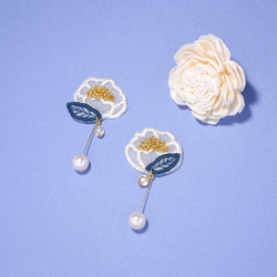 オーガンジー刺繍❁和風花の耳飾り～白椿～❁ 2枚目の画像
