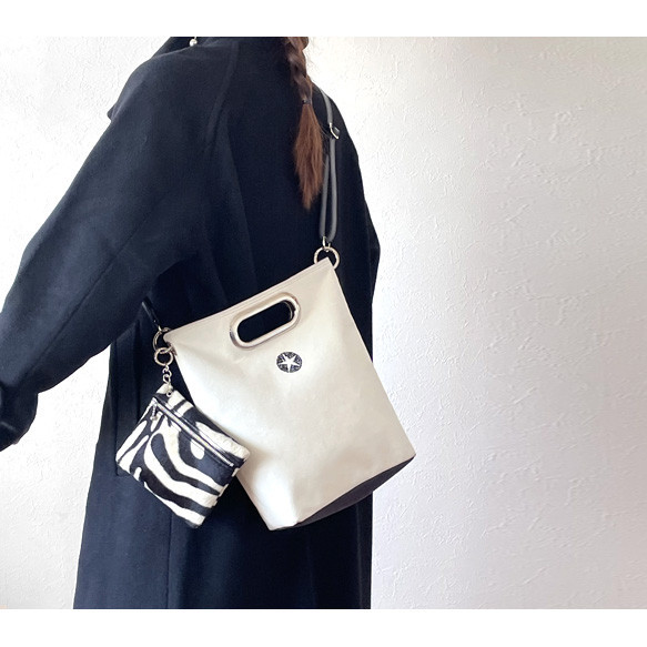 折り畳める☆斜めがけミニ2wayトート：オフホワイト×ブラック 11枚目の画像