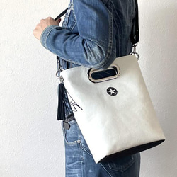 折り畳める☆斜めがけミニ2wayトート：オフホワイト×ブラック 1枚目の画像