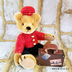 がらくたざっく★☆テディベア/14cm★☆旅行に行きたい！★赤のお洋服を着たポーター　BellBoy bear 1枚目の画像