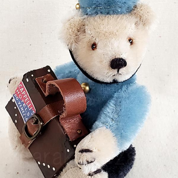 がらくたざっく★☆テディベア/14cm★☆ブルーのお洋服を着たポーター　BellBoy bear 1枚目の画像