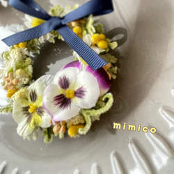 ビオラと小花のリースコサージュ　　卒業式　入学式　卒園式　入園式　フォーマル 4枚目の画像