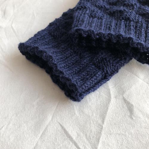 石畳を散歩』市松模様の手編みの靴下【ネイビー】 靴下 &knit 通販