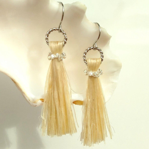 精麻タッセルピアス＊結び姫シルバー◇ビーズ刺繍フープイヤリング 