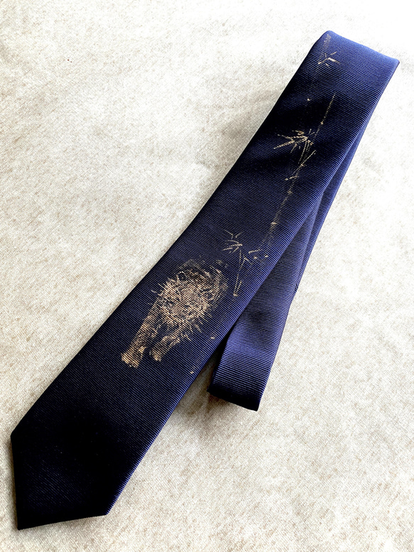 西陣織ネクタイ　手描き　『竹と虎』ネイビー 1枚目の画像
