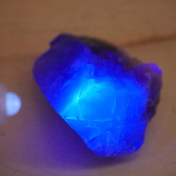 天然石 約30g最大幅約39mmダイアナマリア鉱山産フローライト結晶原石グリーン強蛍光[dmfl-220208-02] 2枚目の画像