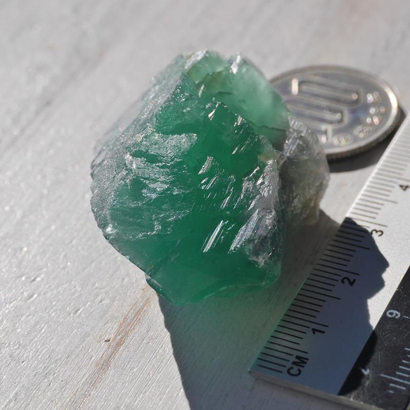 天然石 約30g最大幅約39mmダイアナマリア鉱山産フローライト結晶原石グリーン強蛍光[dmfl-220208-02] 8枚目の画像