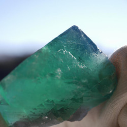 天然石 約30g最大幅約39mmダイアナマリア鉱山産フローライト結晶原石グリーン強蛍光[dmfl-220208-02] 4枚目の画像
