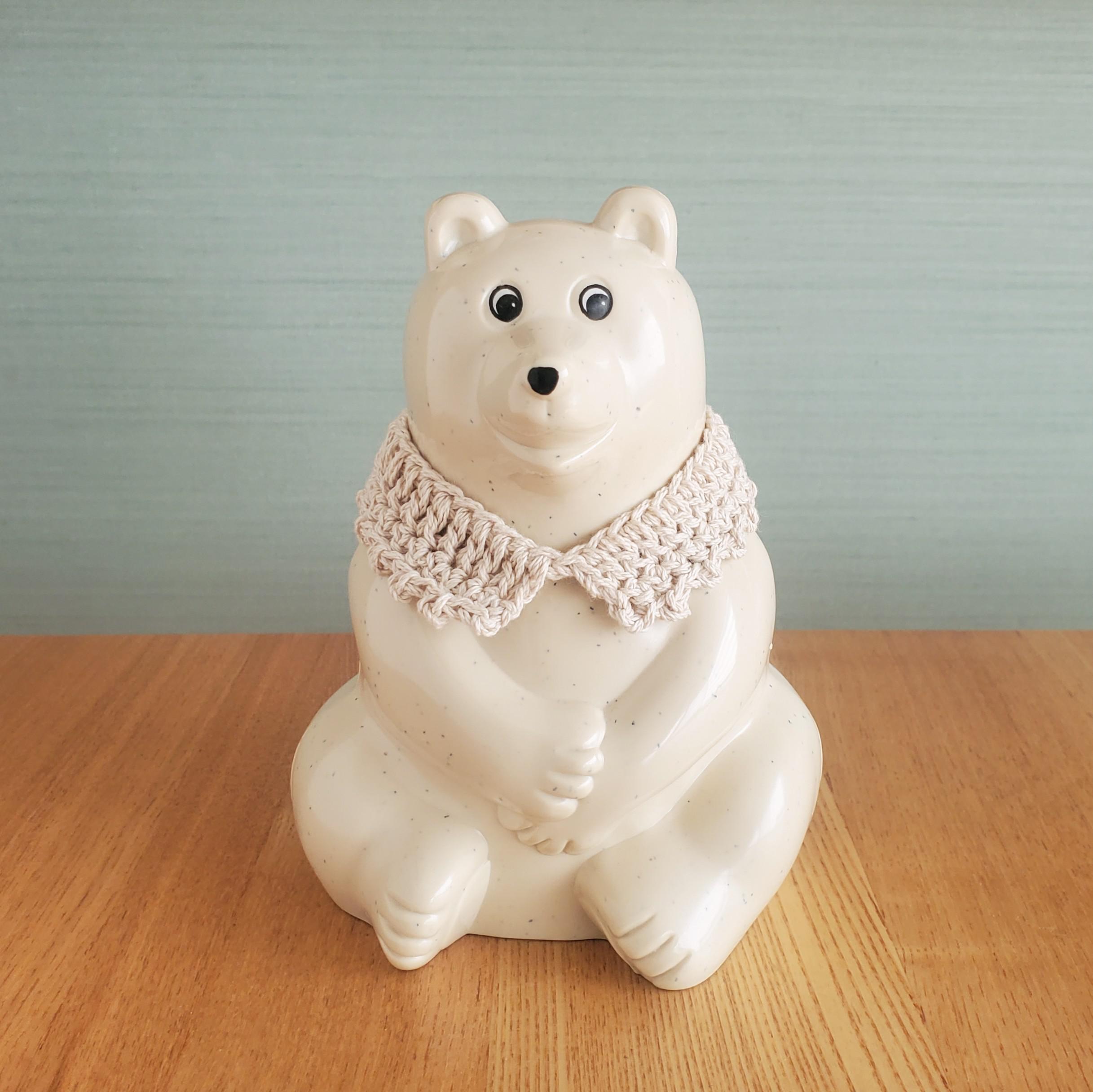 しろくま貯金箱　付け襟　セット　ハンドメイド　赤　黒 モノトーンでおめかし♡