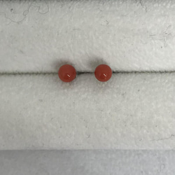 赤珊瑚玉（朱赤色）約4mm小さなぴあす・ポストチタン　R40208 14枚目の画像