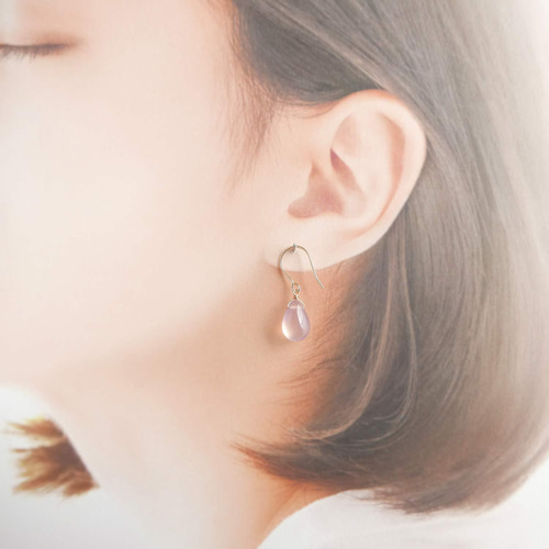 薄梅紫 ライラックパープルカルセドニーのピアス ピアス（フック
