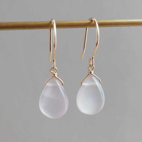 薄梅紫 ライラックパープルカルセドニーのピアス ピアス（フック