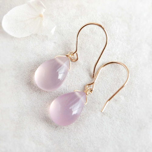 薄梅紫 ライラックパープルカルセドニーのピアス ピアス（フック