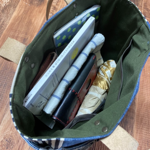 デニムと革のトートバッグ：デニムリメイク×本革持ち手ダークブラウン