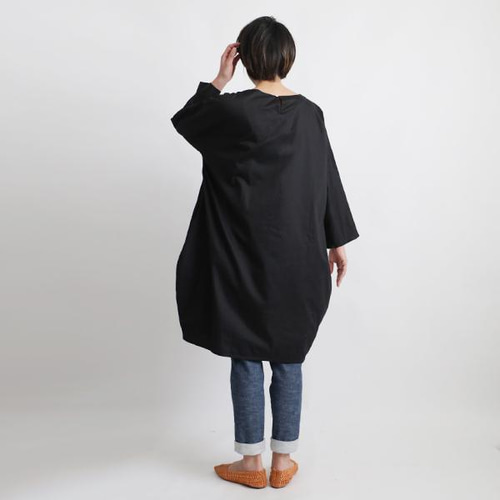 ラスト1。2022夏SALE『一枚布仕立ワンピース Vネック