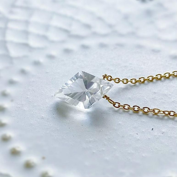 白水晶のダイヤコンケーブカットネックレス -Lucrezia- 3枚目の画像
