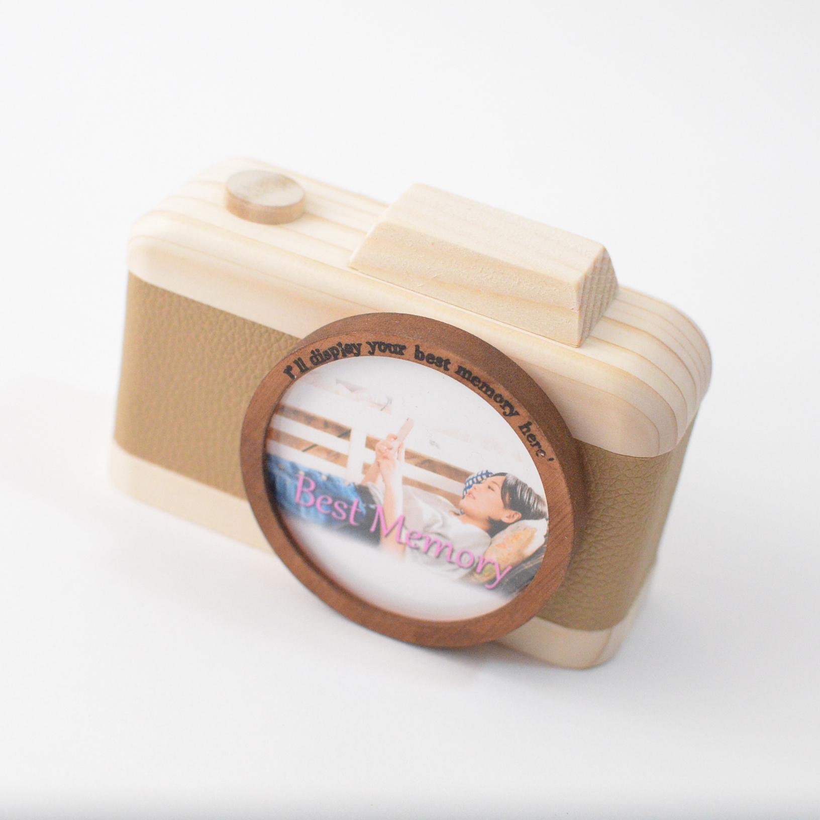 冬限定2025 無垢のホワイトウッドとライトベージュフェイクレザーが映えるカメラ型フォトフレーム