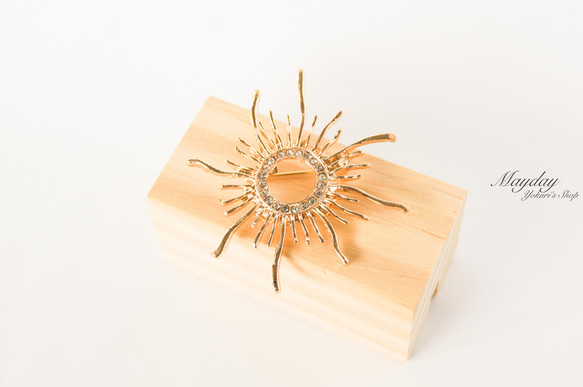 キラキラ光る太陽のブローチ』 ブローチ yokuri 通販 13391216｜Creema