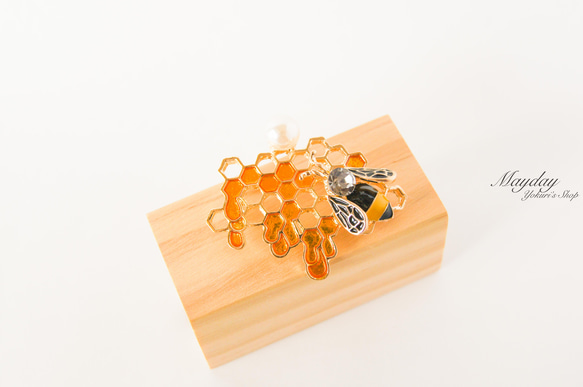 『スウィーティの蜂蜜と蜂のブローチ』 2枚目の画像