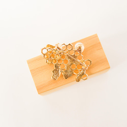 『スウィーティの蜂蜜と蜂のブローチ』 5枚目の画像