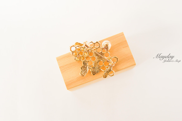 『スウィーティの蜂蜜と蜂のブローチ』 5枚目の画像