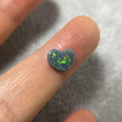 天然ブラックオパールルース1.15ct Lightning Ridge産原石から磨きました！ 3枚目の画像