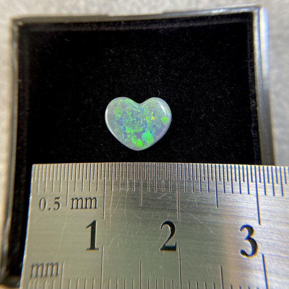 天然ブラックオパールルース1.15ct Lightning Ridge産原石から磨きました！ 6枚目の画像