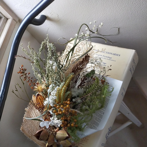 秋の山野草を束ねたナチュラルドライフラワースワッグ送料無料