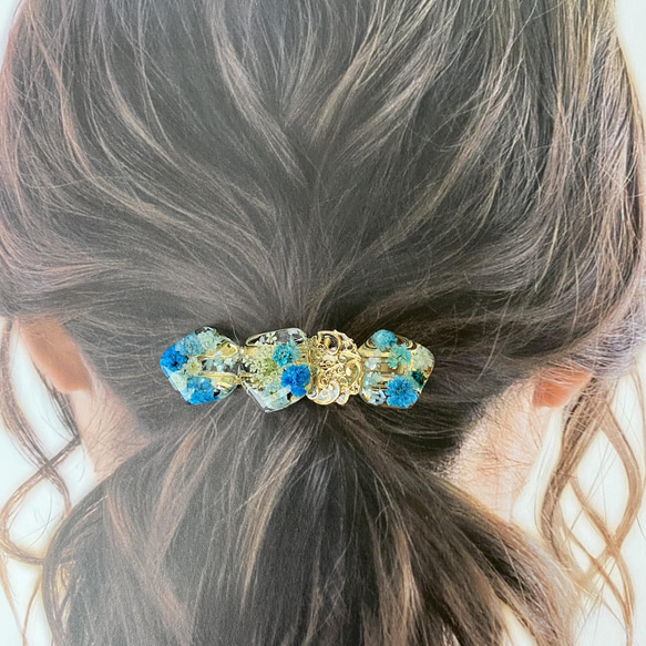 本物のお花のヘアクリップ　かすみ草　レースフラワー　シェル　ブルー系　レジン 9枚目の画像