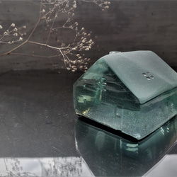 ガラスの家　置物　オブジェ　プラチナベース　パープル　 2枚目の画像