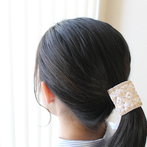ポニーフック】インド刺繍リボン（ホワイト幾何学） ポニーフック 
