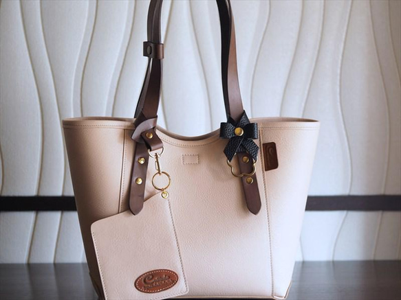 ☆大人のための本革贅沢ミニトートバッグ＆本革リボンキーホルダー