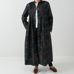アンティーク大島紬のピンタックワンピース　コートワンピース　未使用の反物から　着物リメイク 2枚目の画像
