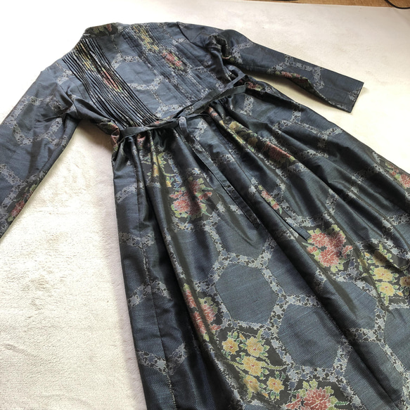 アンティーク大島紬のピンタックワンピース　コートワンピース　未使用の反物から　着物リメイク 7枚目の画像