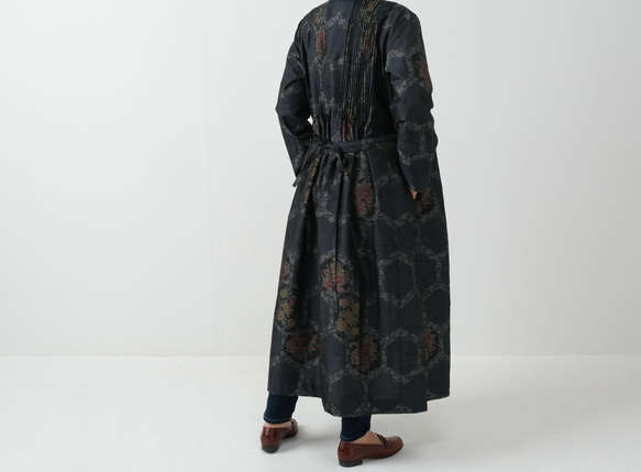 アンティーク大島紬のピンタックワンピース　コートワンピース　未使用の反物から　着物リメイク 3枚目の画像