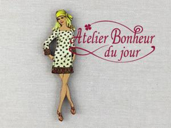 新入荷！フランス製！『木製ボタン　アトリエ ボヌール ドゥ ジュール 【イエローヘッドバンドの女性】』 1枚目の画像