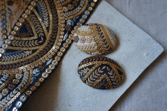 インド刺繍のポニーフックorブローチ＜サークルスパンコール＞ 4枚目の画像