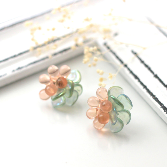 flower earrings (葉桜) 1枚目の画像