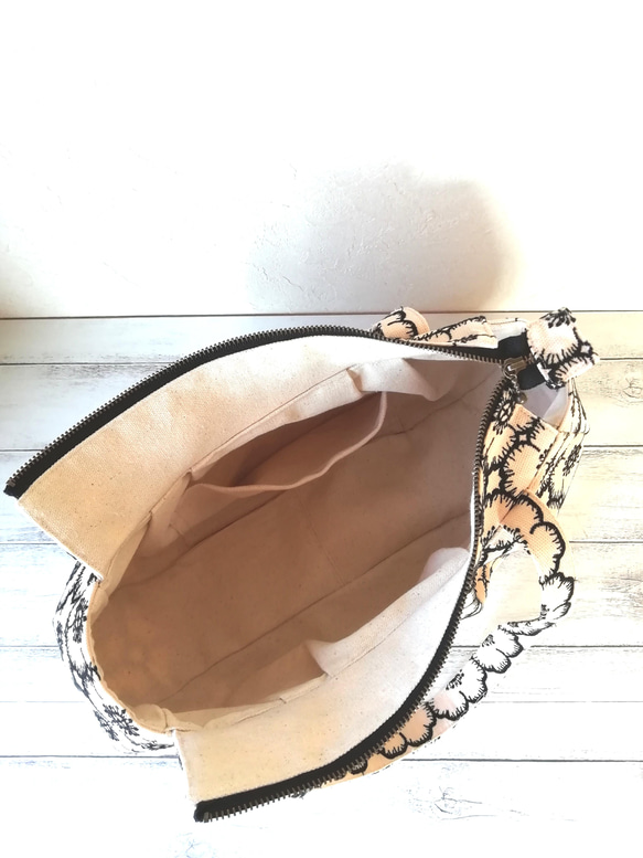 ミナペルホネンanemone刺繍リネン&コットンのトートバッグ/light beige×black 8枚目の画像