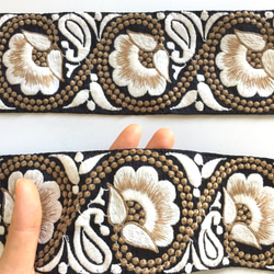 【*57cmカット】インド刺繍リボン　ブラック フラワー 3枚目の画像